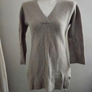 Cynthia Rowley 100% 2-ply cashmere v-neck sweater
